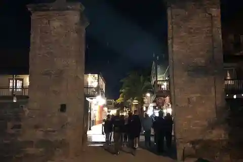 St. Augustine: Un'indagine paranormale a piedi
