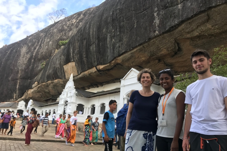 Excursión a la Roca del León de Sigiriya y al Templo de la Cueva Dorada de Dambulla
