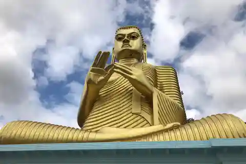 Sigiriya Lion's Rock & Dambulla Golden Cave Temple Trip