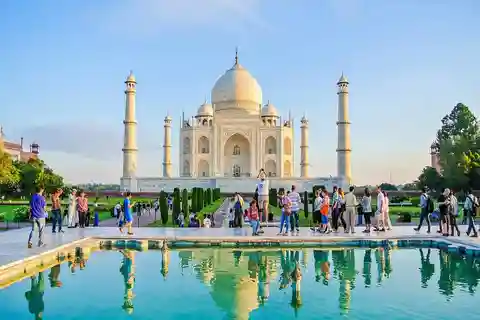 Desde Delhi:Visita nocturna al Taj Mahal en coche con hotel de 5 estrellas