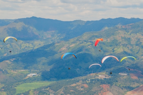 Paragliden over het mooie Medellin