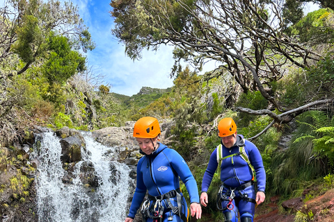 Ab Funchal: Canyoning auf der Insel Madeira für Anfänger