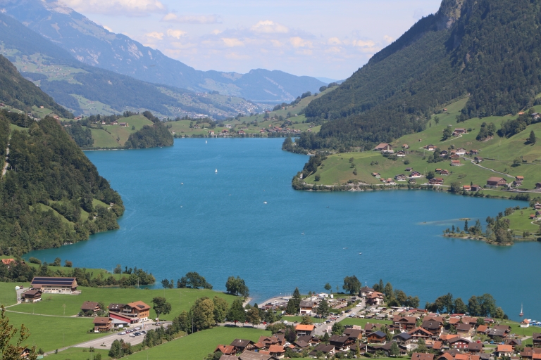 Traslado privado de Zúrich a Interlaken y GrindelwaldTraslado estándar de Zúrich a Interlaken / Grindelwald