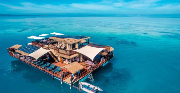 Denarau: Seventh Heaven Floating Bar Day Trip