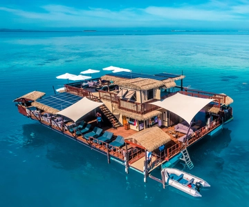 Denarau: Seventh Heaven Floating Bar Day Trip