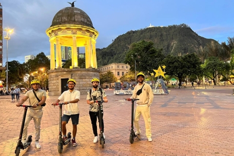 Bogotá: Tour en Scooter explorando la historia de La CandelariaTour en Scooter por Bogotá con la Agencia Jaguar