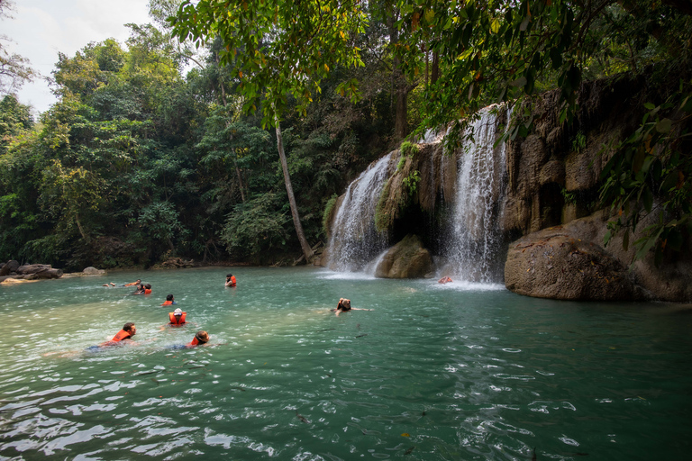 Bangkok: Elephant Sanctuary & Erawan Waterfall TourPrivétour vanuit Bangkok