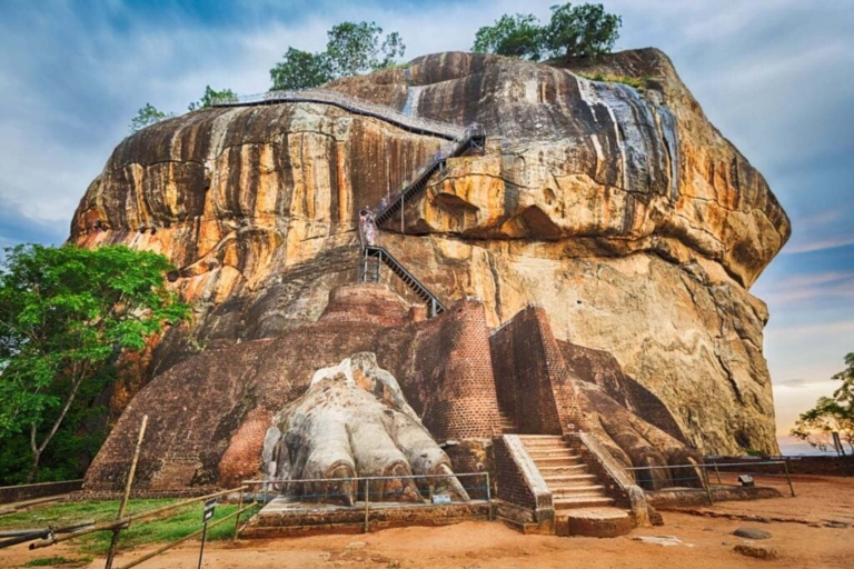 Negombo naar Sigiriya (Leeuwenrots) DropNegombo Sigiriya