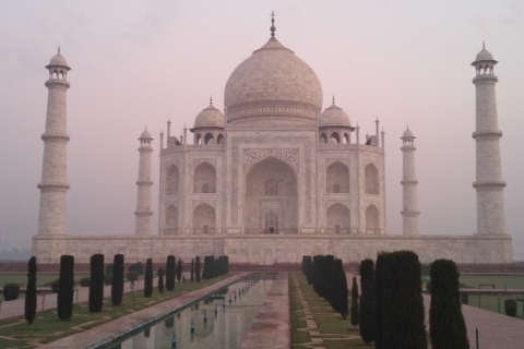 Agra-Reise von Delhi mit dem Gatimaan-Zug mit allen Inklusivleistungen