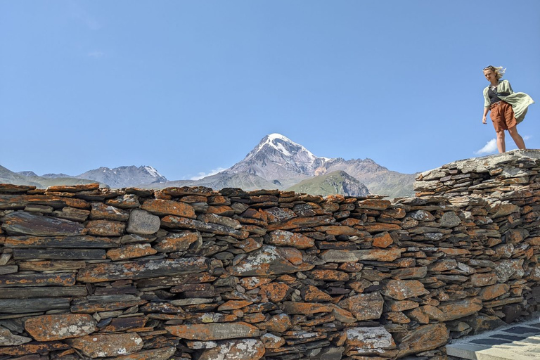 Från Tbilisi: Tur till Kazbegi - Zhinvali - Ananuri - GudauriKazbegi: Tur från Tbilisi till Kaukasusbergen