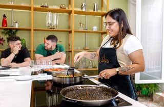 Der unterhaltsamste Paella- & Tapas-Kochkurs mit einer Chefköchin – Madrid