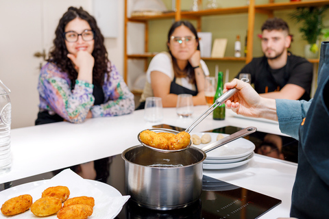 Madrid: Clase de cocina de tapas en un restaurante local privado