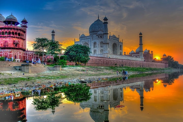 Z Delhi: Nocna wycieczka samochodem do Taj Mahal z 5-gwiazdkowym hotelemSamochód + kierowca + przewodnik