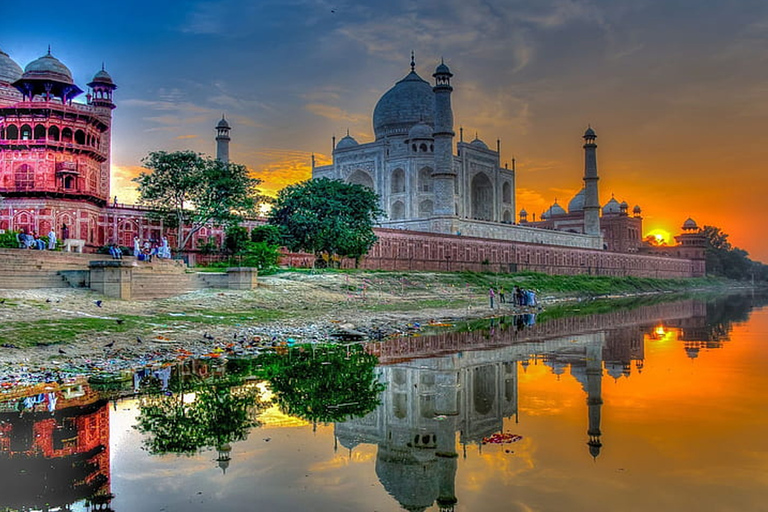 Z Delhi: Nocna wycieczka samochodem do Taj Mahal z 5-gwiazdkowym hotelemSamochód + kierowca + przewodnik