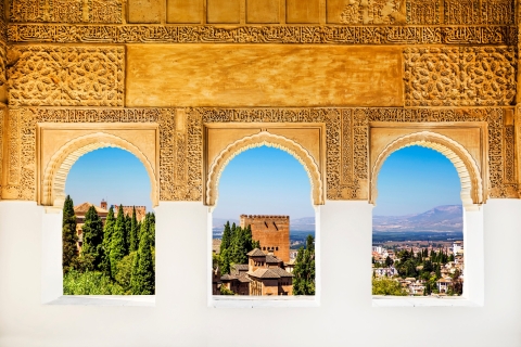 Vanuit Costa del Sol: tour naar Granada, Alhambra en de NasridenpaleizenVanuit het centrum van Málaga