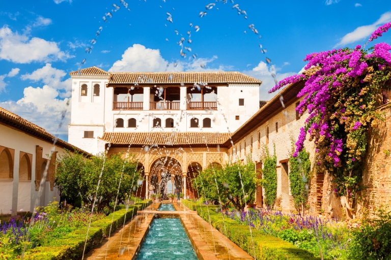 Vanuit Costa del Sol: tour naar Granada, Alhambra en de NasridenpaleizenVanuit het centrum van Málaga
