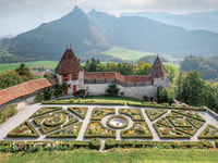 Von Montreux, Gruyères Stadt, Cheese&Chocolate Private Tour - Hizvo