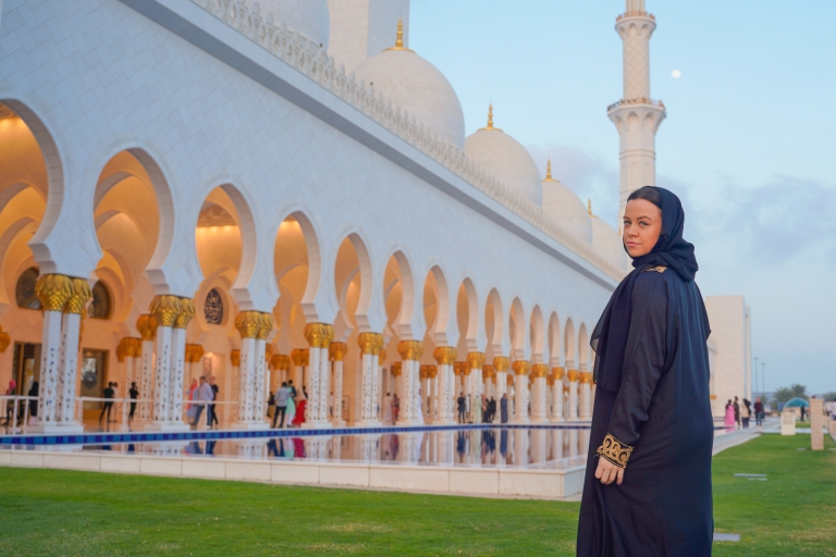 Desde Dubái: tour de la mezquita Sheikh Zayed en Abu DabiTour compartido de medio día en inglés