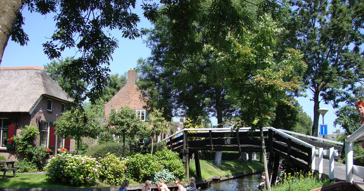 Amsterdam Visite guidée du Giethoorn avec croisière et plateau de