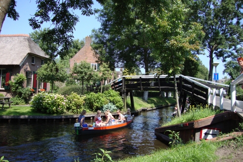 Amsterdam: Giethoorn Guided Tour with Cruise & Cheeseplatter Regular tour: Spanish Language