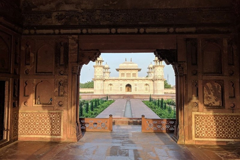 Vanuit Delhi: Taj Mahal & Agra Fort-dagtour met 5-sterrenlunchTour met AC-auto, chauffeur, gids, entree en maaltijd bij 5-sterren
