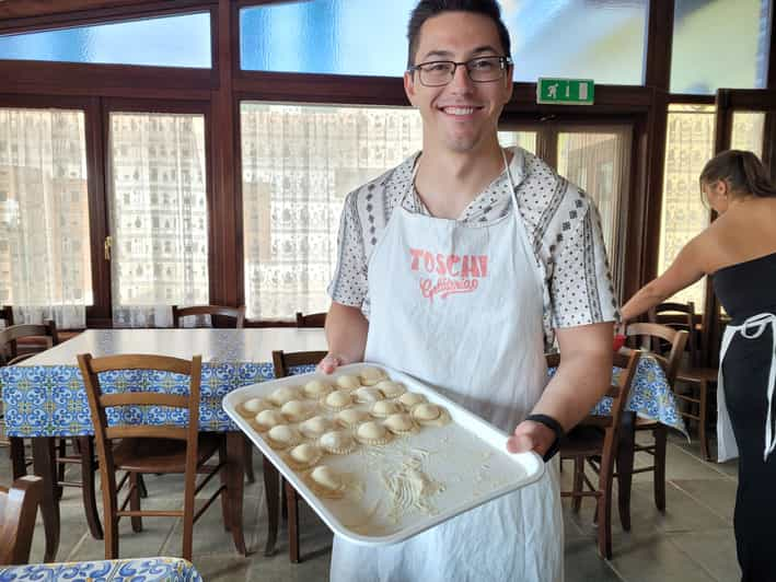 Préparer des pâtes fraîches de la mozzarella et du tiramisù sur la