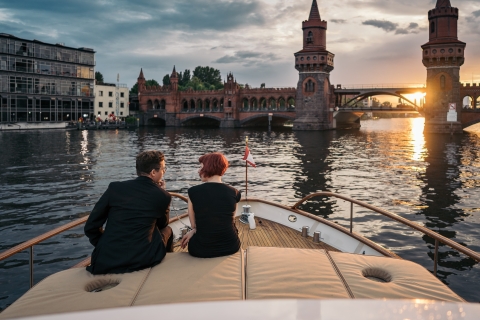 Berlin : Visite touristique en bateau à moteur électrifiéExcursion touristique en bateau à moteur classique entièrement électrique