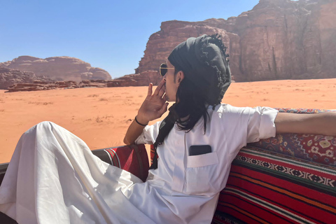 excursión de medio día en jeep por el desierto de wadi rum con puesta de sol