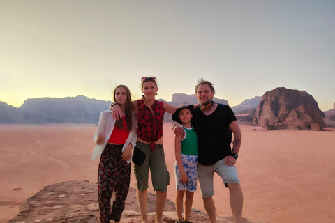 demi-journée de Jeep dans le désert de Wadi rum avec coucher de soleil