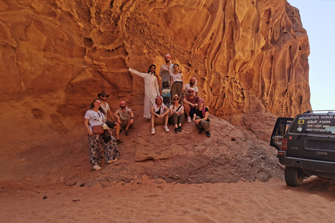 excursión de medio día en jeep por el desierto de wadi rum con puesta de sol