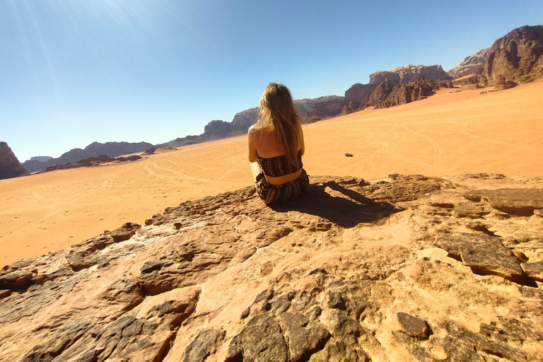 demi-journée de Jeep dans le désert de Wadi rum avec coucher de soleil