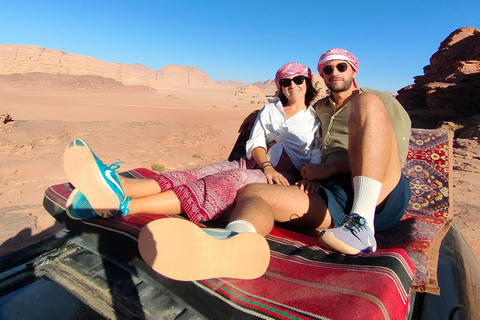 excursión de medio día en jeep por el desierto de wadi rum con puesta de sol