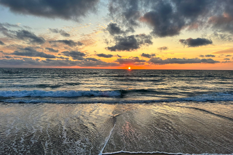 Sonnenuntergang Kamelritt am Sonnenstrand & komplettes AbendessenKamelritt bei Sonnenuntergang