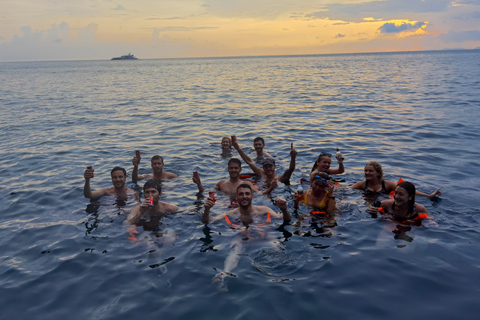 Phi Phi: Deluxe speedboottour bij zonsondergang - Maya Bay & Plankton