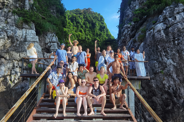 Phi Phi: Sunset Deluxe Speedboat Tour - Maya Bay & Plankton