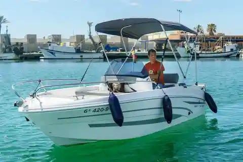 Boat without licence, fuel included