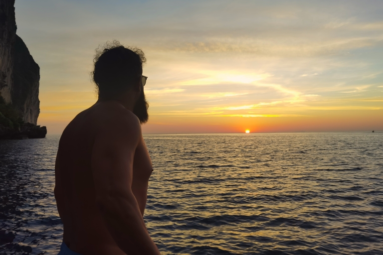Phi Phi: Wycieczka łodzią motorową Deluxe Sunset — Maya Bay i Plankton