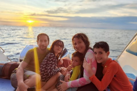 Phi Phi: Wycieczka łodzią motorową Deluxe Sunset — Maya Bay i Plankton