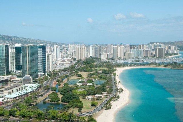 Visit Honolulu Private custom tour with a local guide in Vedado