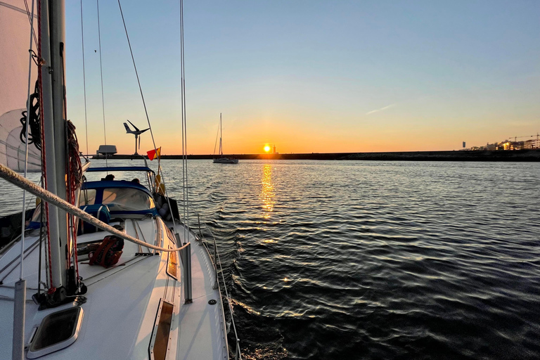 Porto: Charming Sailboat Cruise Sunset