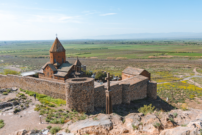 从埃里温出发：霍尔维拉普、诺拉万克、杰尔穆克和鸟洞霍尔维拉普、诺拉旺克、杰尔穆克私人观光（不含导游）