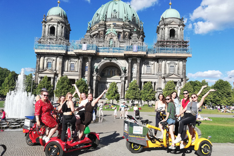 Berlín: Visita guiada con bicicletas de conferencia