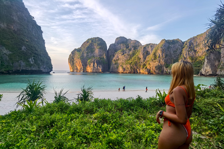 Depuis Phuket : Excursion d'une journée à Phi Phi avec visite privée à bord d'une longue queueDepuis Phuket : Excursion d'une journée à Phi Phi avec un tour privé en longue queue