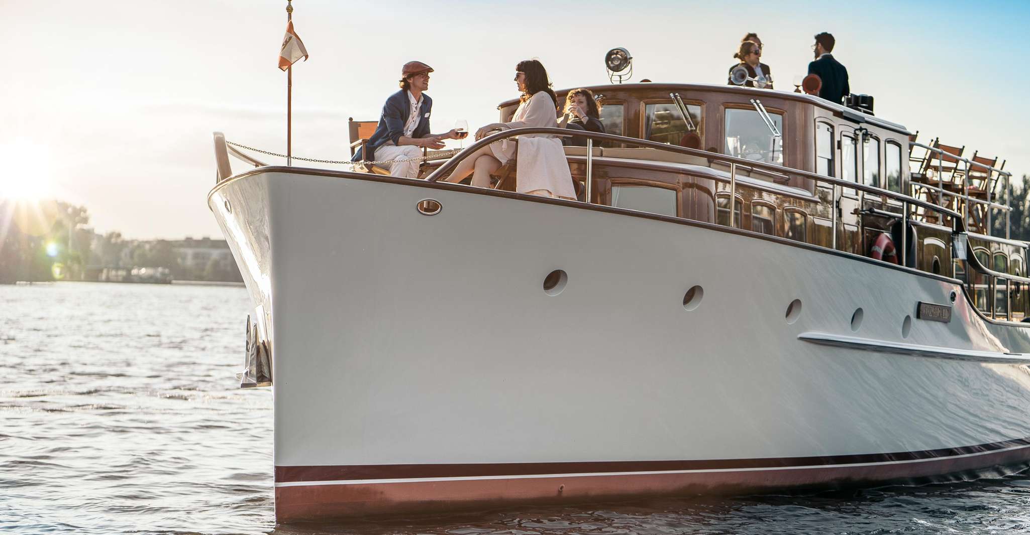 Berlin: 1h Boutiquestyle-Cruise on the Electric FITZGERALD