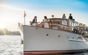 Berlin Boat: Spree Sightseeing Tour on Electric Motor Yacht