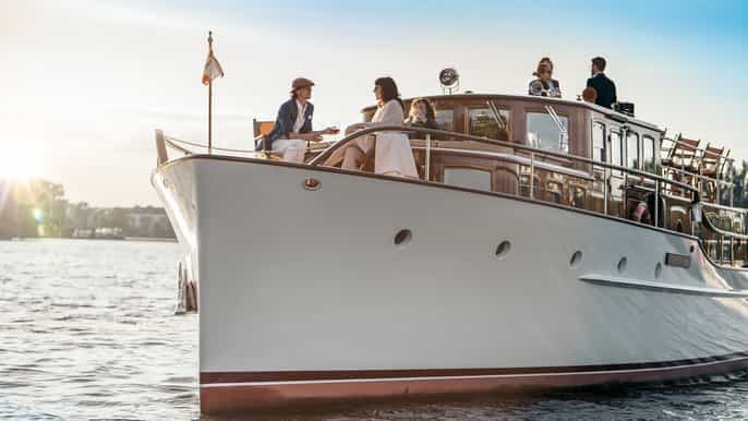 Berlin Boat: Spree Sightseeing Tour on Electric Motor Yacht