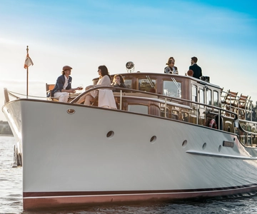 Berlin: Flagship Boat Sightseeing on Electric Motor Yacht