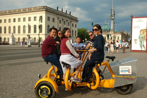 Berlin: Zwiedzanie z przewodnikiem z rowerami konferencyjnymi