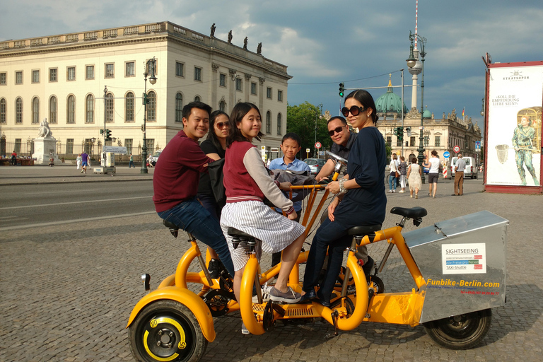 Berlin: Zwiedzanie z przewodnikiem z rowerami konferencyjnymi