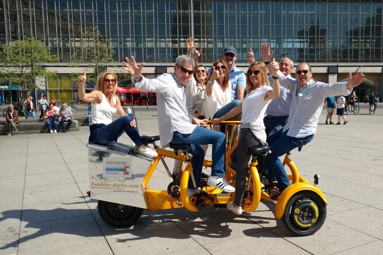 Berlín: Visita guiada con bicicletas de conferencia